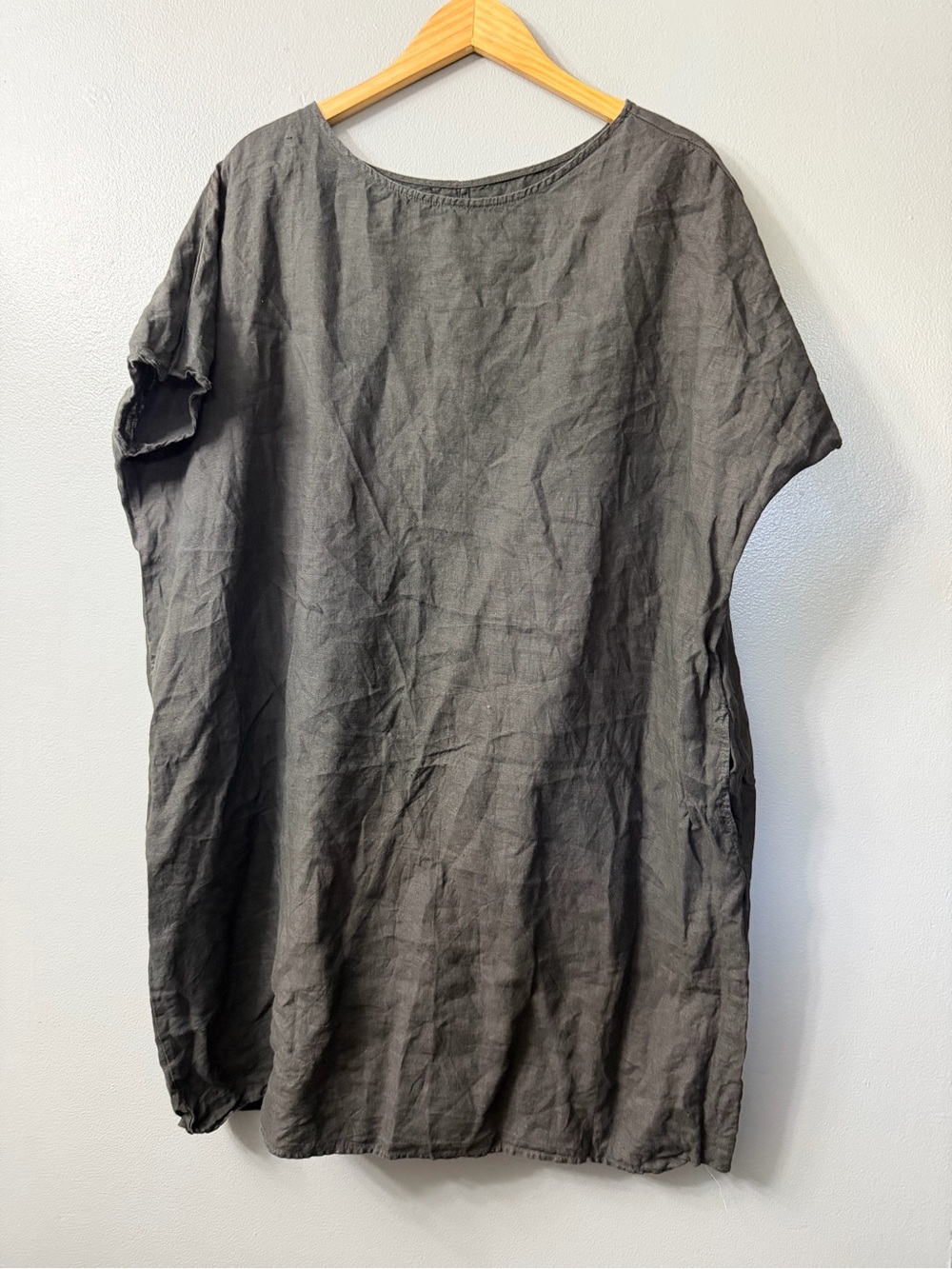Filosofia Casual Short-Sleeve Linen Dress in Charcoal Large